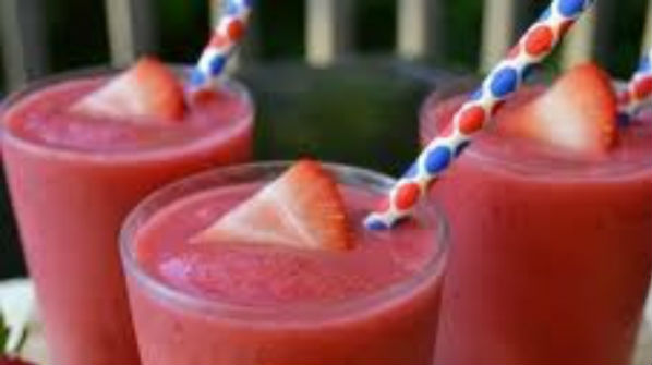 Strawberry Smoothie, A Low Cal Summer Treat!