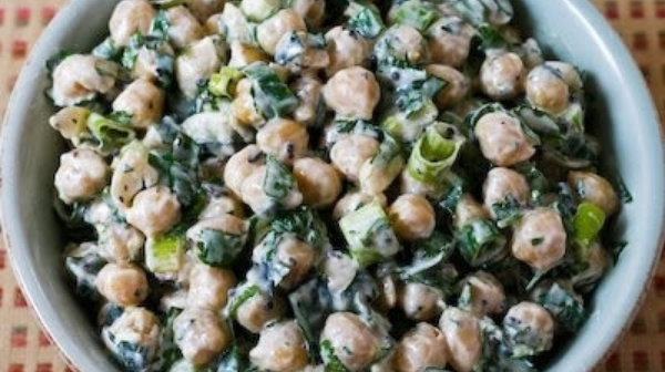 Chickpea Salad With Yogurt Dressing